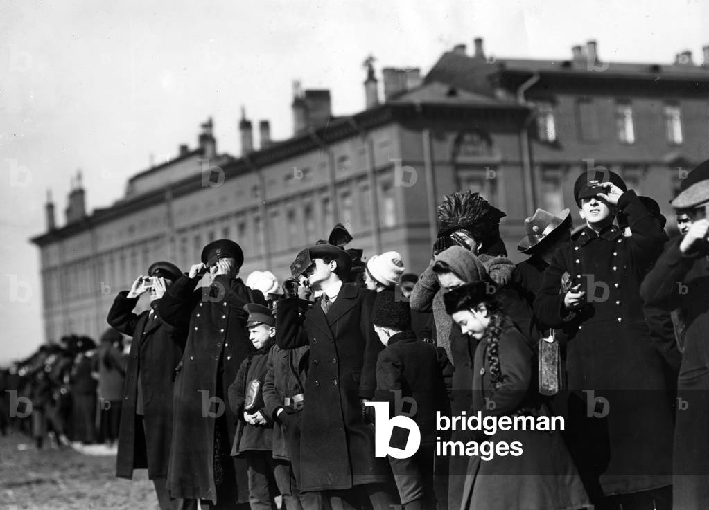 Saint Petersburg residents watching a full solar eclipse, 1912 (b/w photo)
