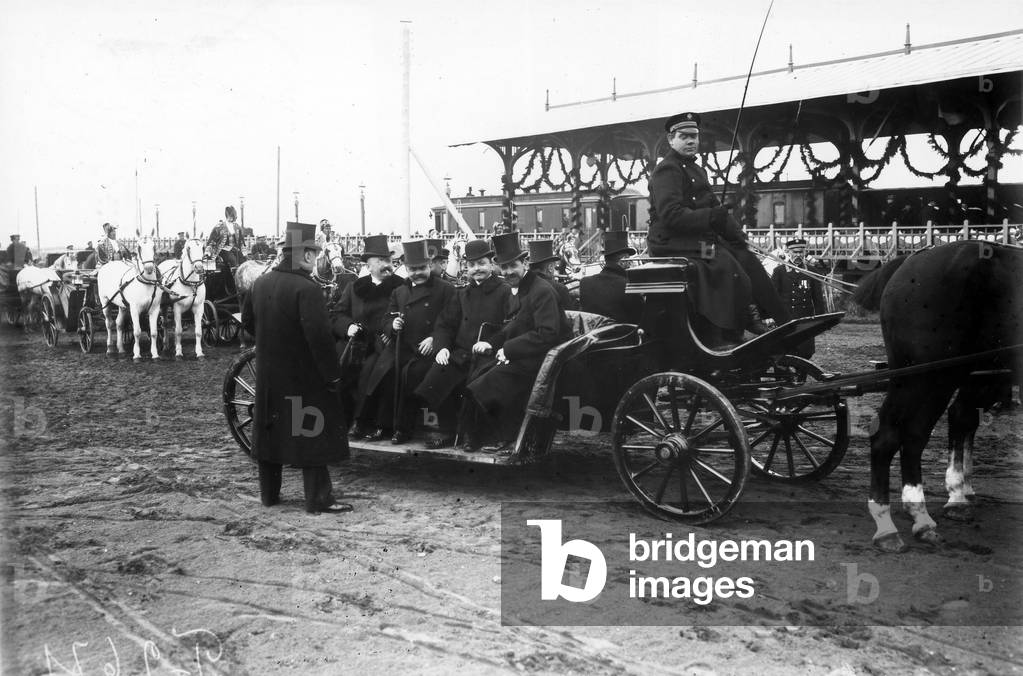 Horse-drawn car in St. Petersburg, c.1902 (b/w photo)