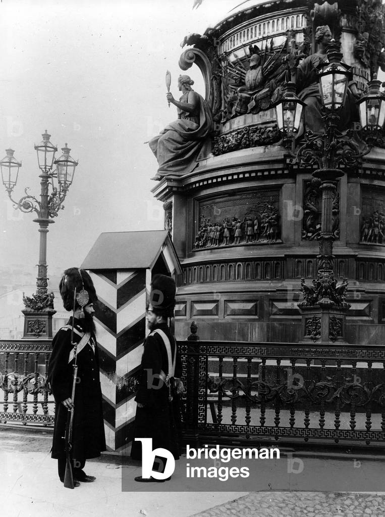 Changing the guard at the momument to Nicholas I on Marinsky Square, St Petersburg, early C20th (b/w photo)