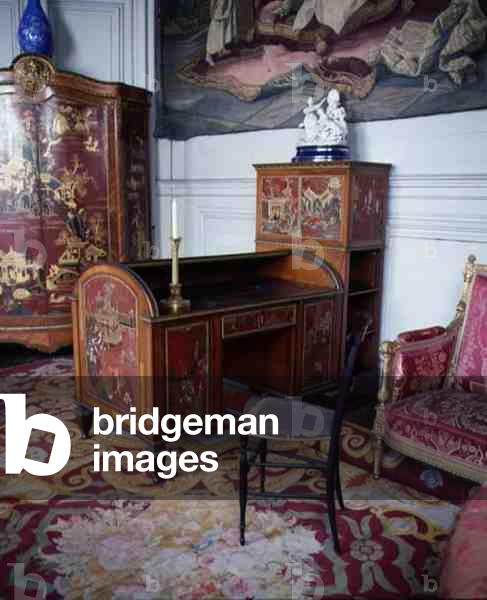 Bureau a cylindre, originally in the lacquer room at Hotel du Chatelet, Paris, 18th century (photo)