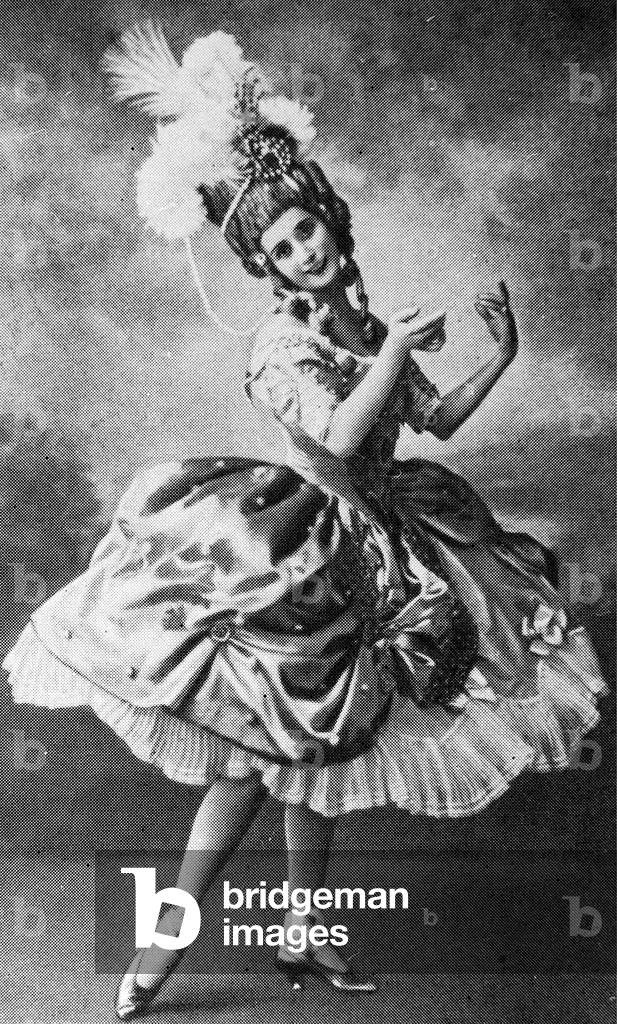 Anna Pavlova in the role of Sleeping Beauty, after 1908 (b/w photo)