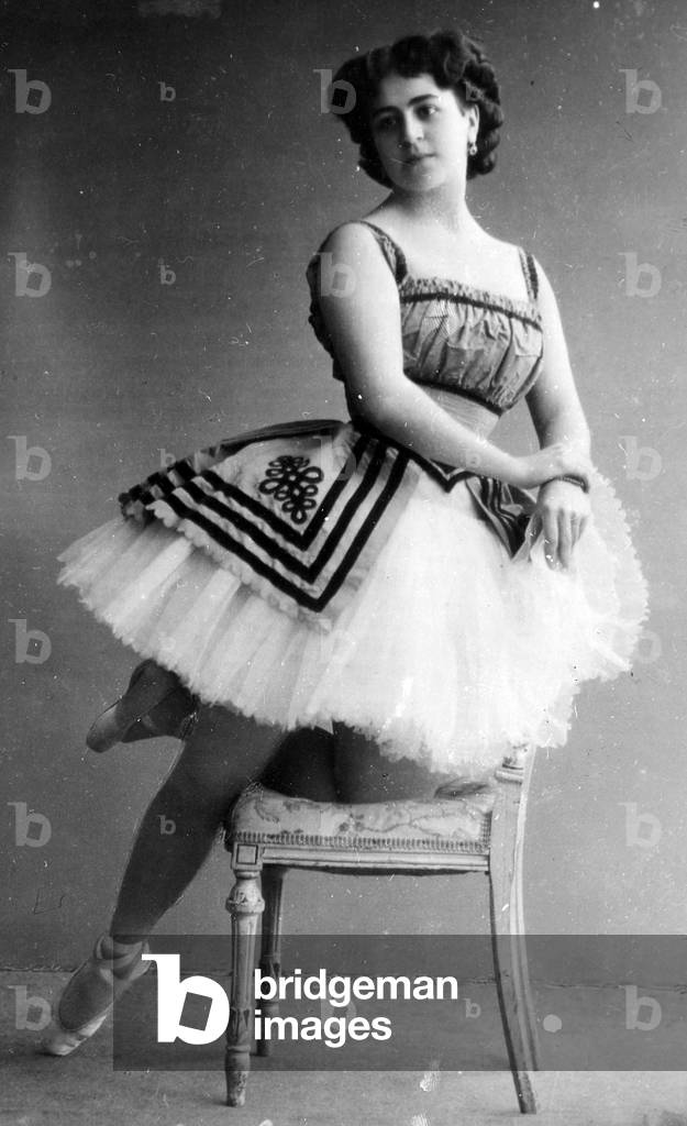 Ballerina Elena Alexandrovna Smirnova, early C20th (b/w photo)