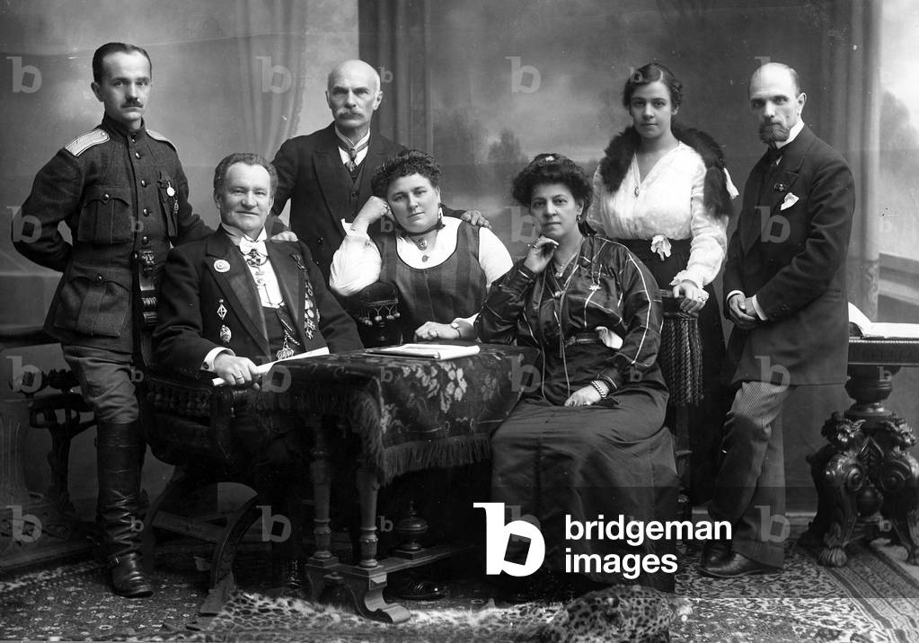 Photographer Karl Bulla with his family, 1914 (b/w photo)