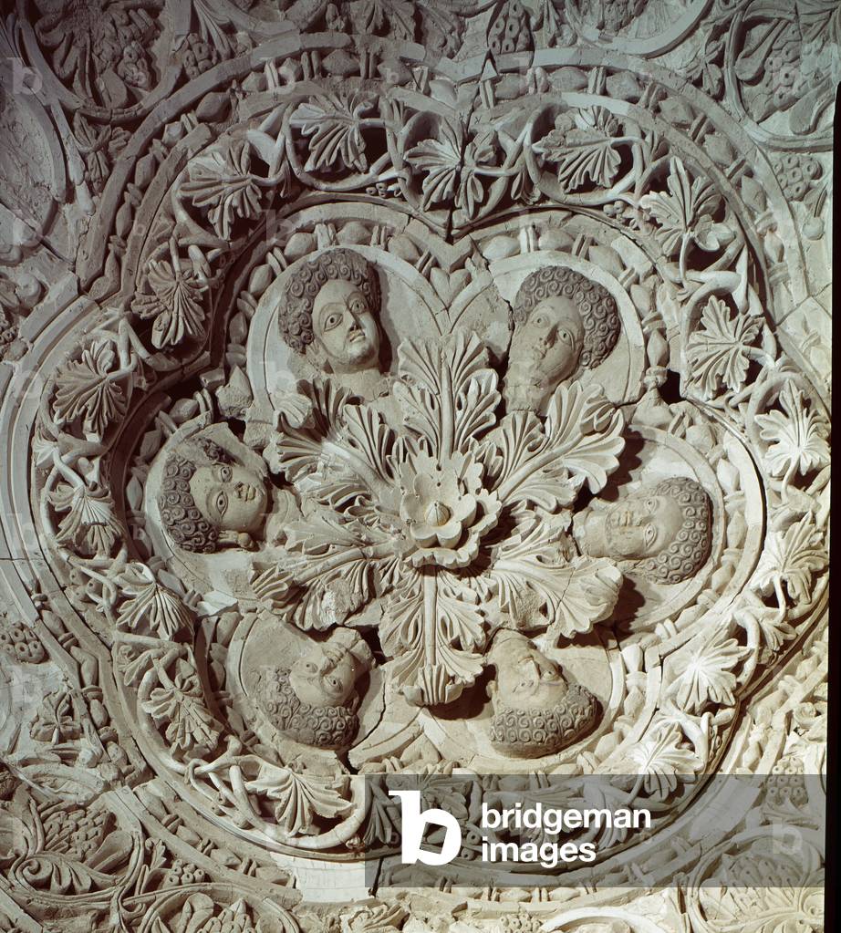Stucco in the audience chamber of Hisham's Palace (photo)