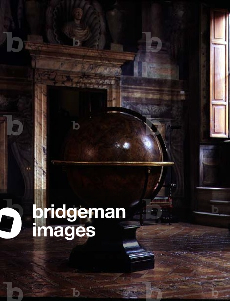 The 'Salone dell'Udienza' (Audience Hall) detail of globe (photo)