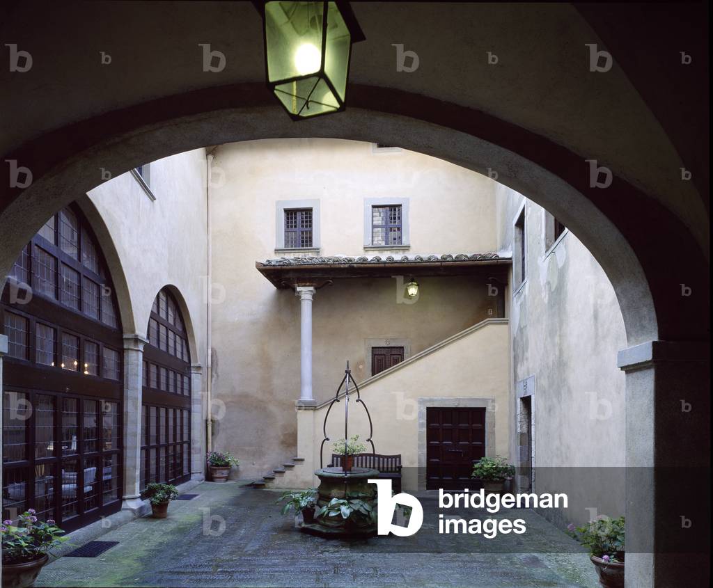 Courtyard at the Villa Trebbio (photo)