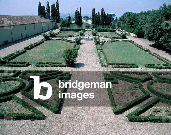 Landscaped gardens to the west of the villa (photo)