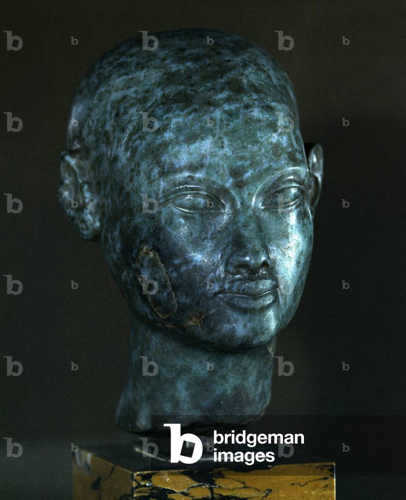 Testa di una figlia del faraone Akhenaton. Scultura in feldspato verde. Egitto, Nuovo Regno, XVIII dinastia (A