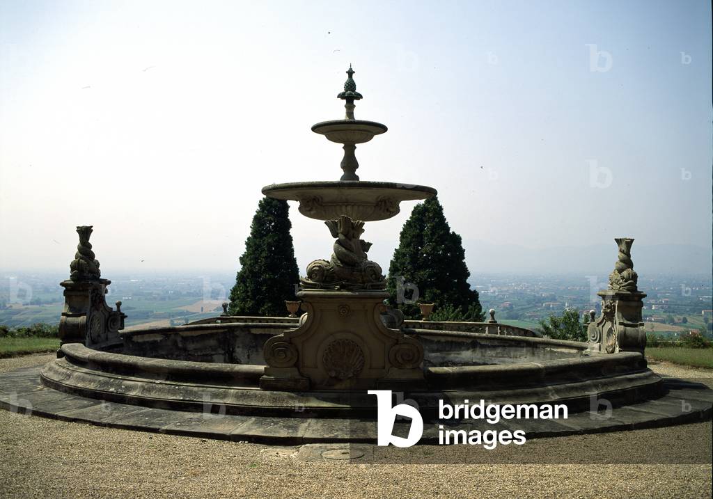Fountain, Villa Celle (photo)