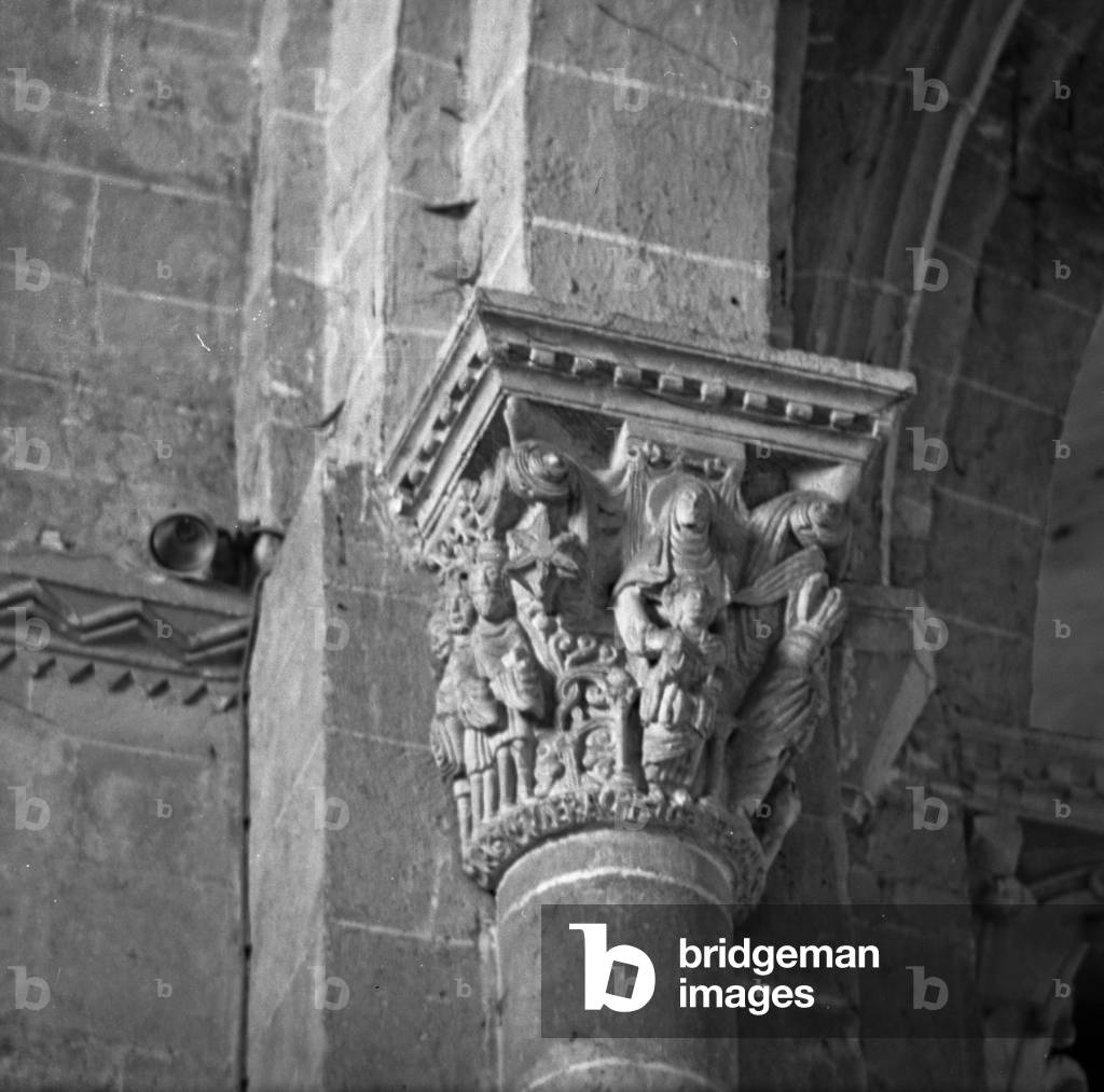 Imperial eagle with portrait medallion of Emperor Leopold I (stone)