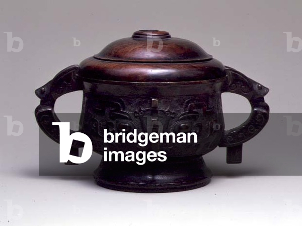 Chinese gui vessel with a wooden lid (cast bronze and wood)