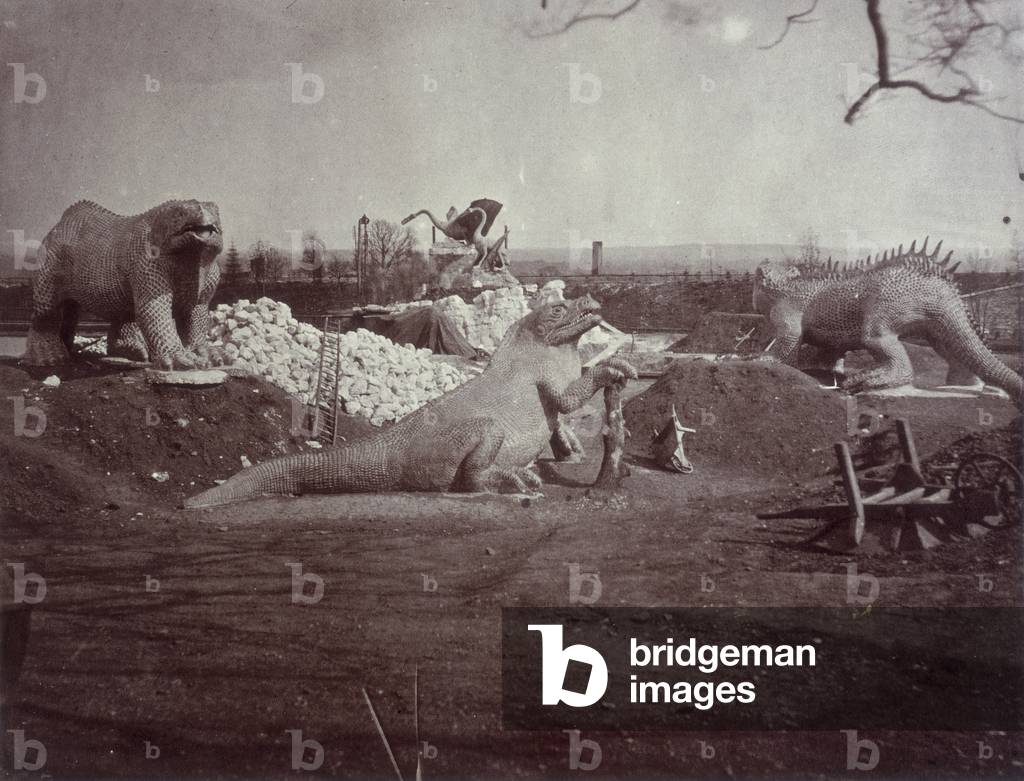 Immagine di Fotografia "Modelli di dinosauri", 1855 di Philip Henry Delamotte