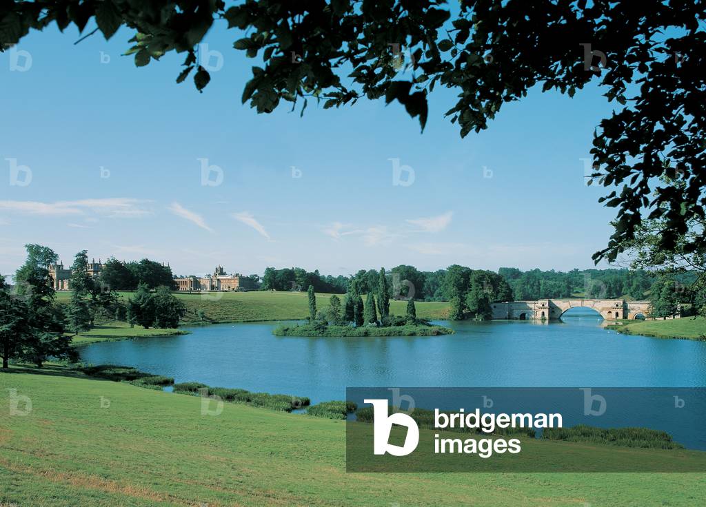 View of Blenheim Palace (photo)