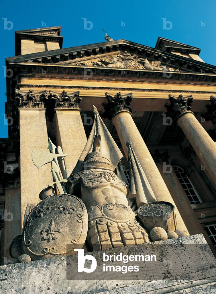 Trophies of war in front of the North Portico, Blenheim Palace (photo)
