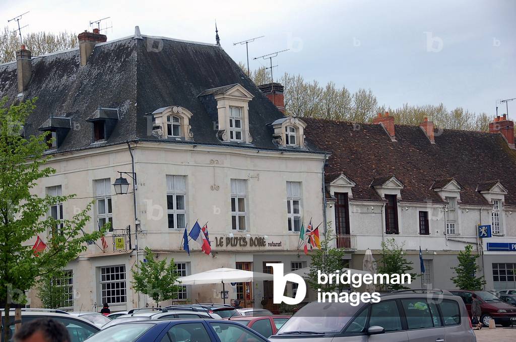 9522N Ville de Richelieu 37120 April 2010 The famous restaurant LE PUITS DORE?