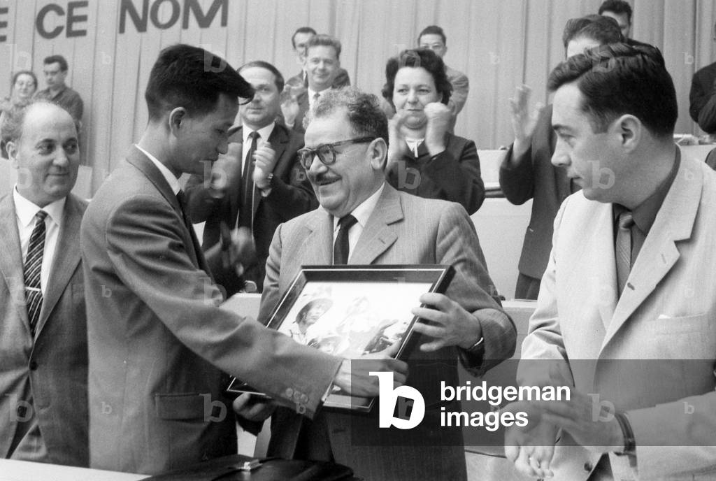 A representative of the Vietnamese delegation presents a gift to Benoist Frachon at the 35th CGT Congress