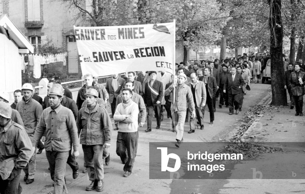 Demonstration of minors