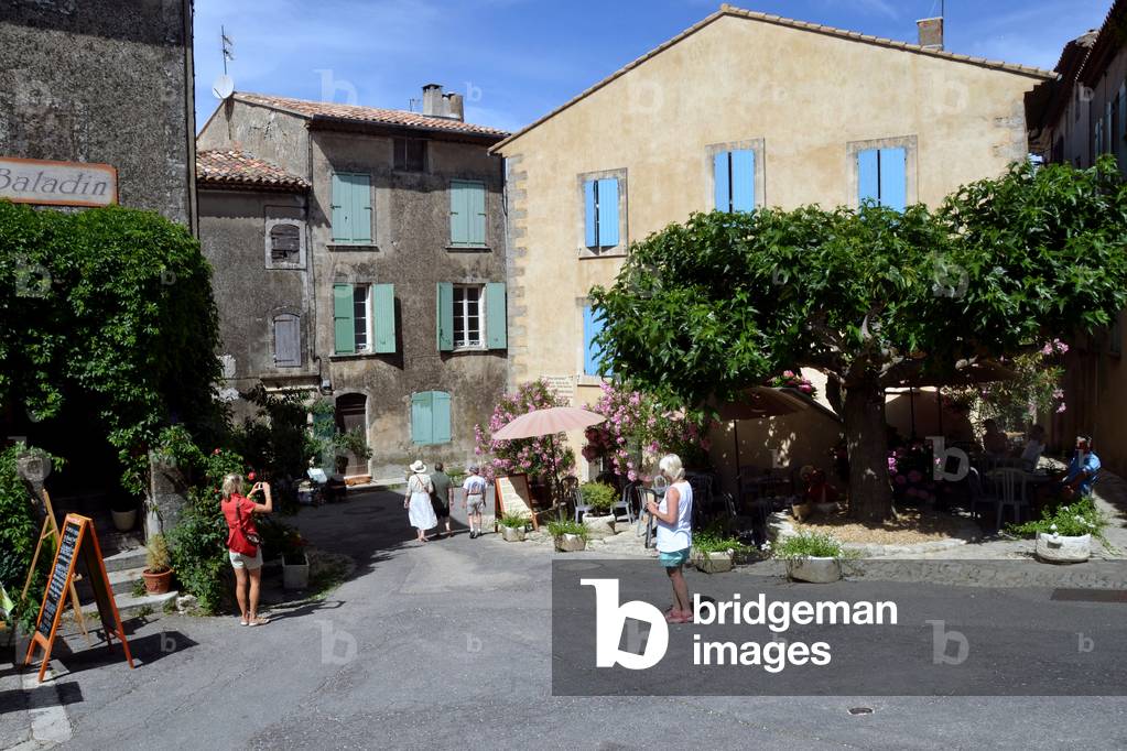 12773N Village of Regain in the Luberon July 2012