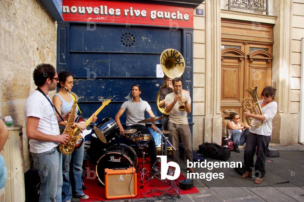 7481N Festival de la Musique in Paris in all districts of orchestras set up June 21, 2008