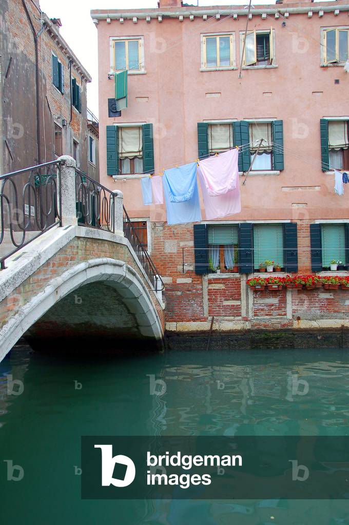 hanging linen in Venice