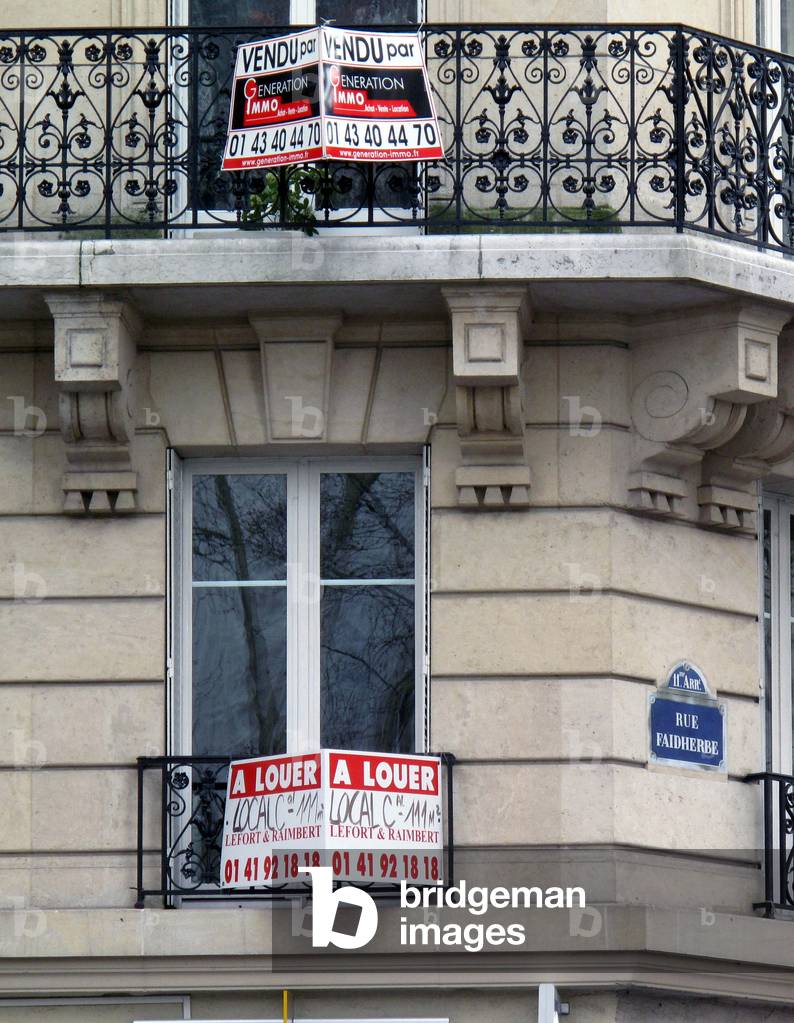 8206N With the crisis there are more and more free apartments in Paris as sales are difficult to sell for rent 25 March 2009