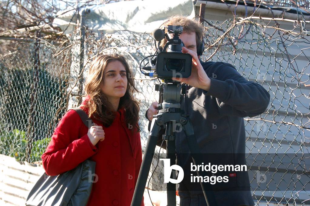 8432N Carina Branco cineaste and Portuguese journalist shooting a film about Bloncourt in Champigny in the old slum 2008
