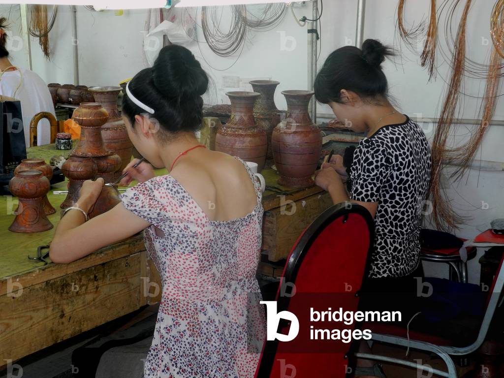 CHINA 2012 - Pekin -in the old quarters- craftsman