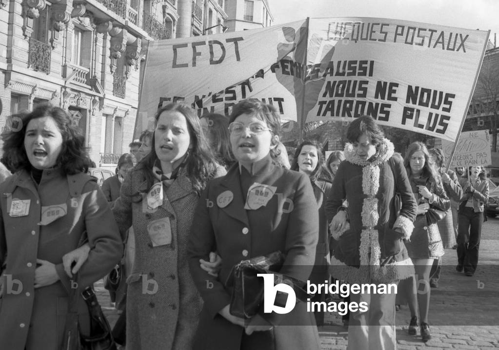 Rally in front of the Ministry of PTT