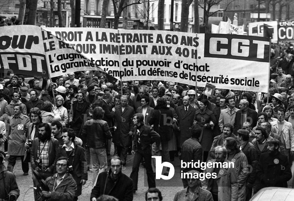 Demonstration in Paris on december 2, 1975 : retirement at 60, 40 hour working week (b/w photo)