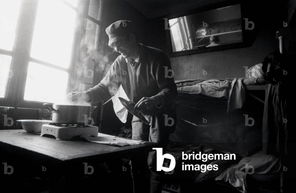 Algerian worker