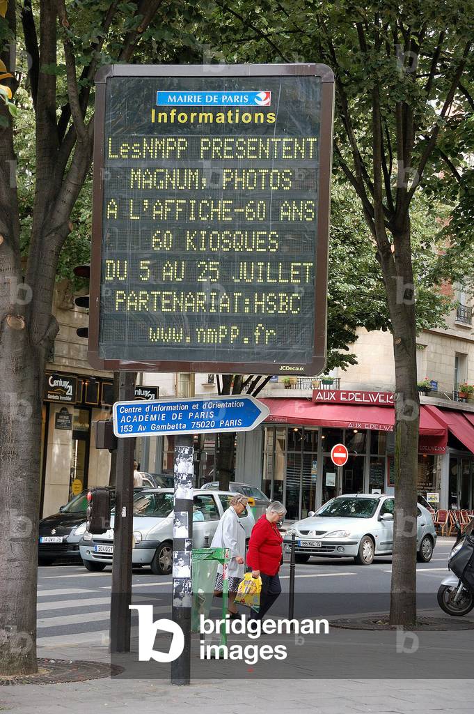 5655N Bright information about the City of Paris in the streets of Paris 20th?