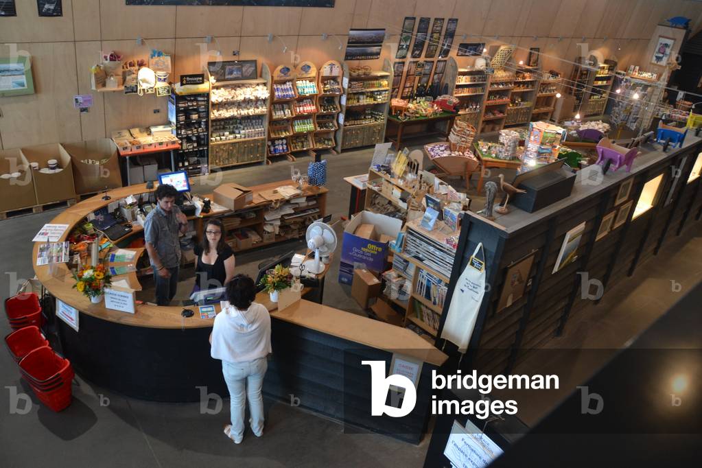 12297N THE SALINES DE GUERANDE Loire Atlantique The Terre de Sel boutique open 7 days a week 365 days a year offers more than 500 references of products around Salt and marshes August 2012?