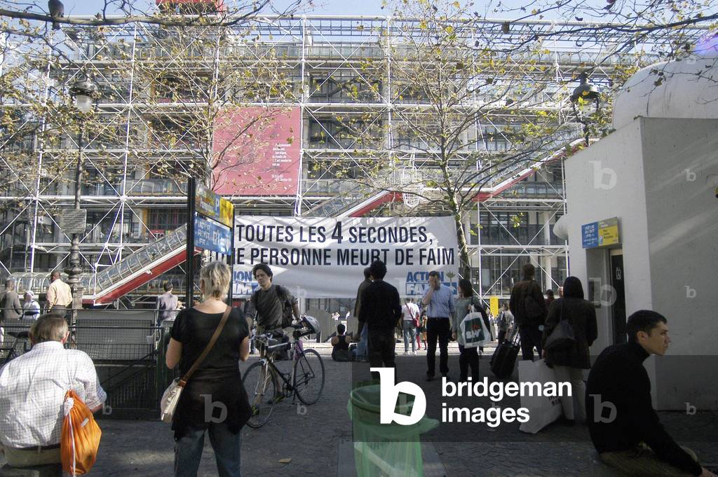 1659N In Beaubourg protest against hunger in the world every 4 seconds a human being dies of hunger Paris 15 October 2005