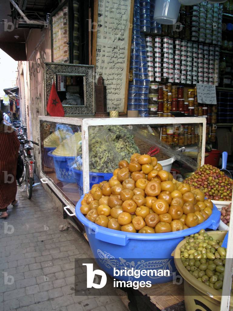 9364N Maroc Marakech vegetable trade and canned vegetables groceries tomatoes potatoes 2009