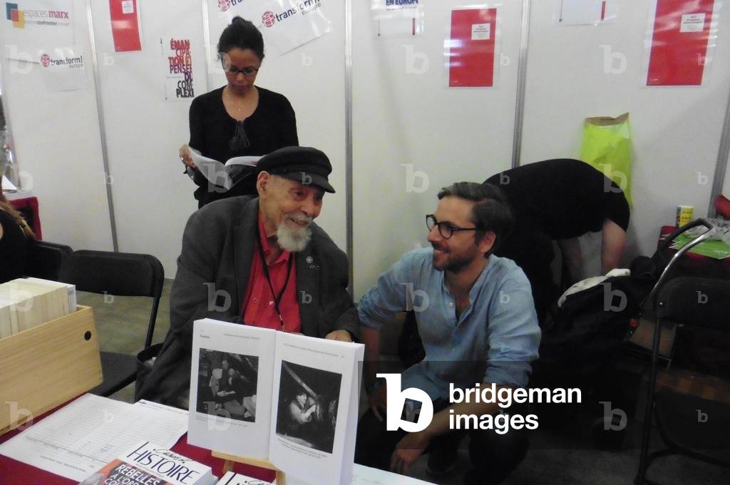 21224N Bloncourt signs his book 2017 (photo)