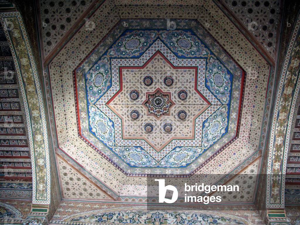 9374N Marakech Maroc on Jemaa El Fna square ceiling decorates grave carved 2009
