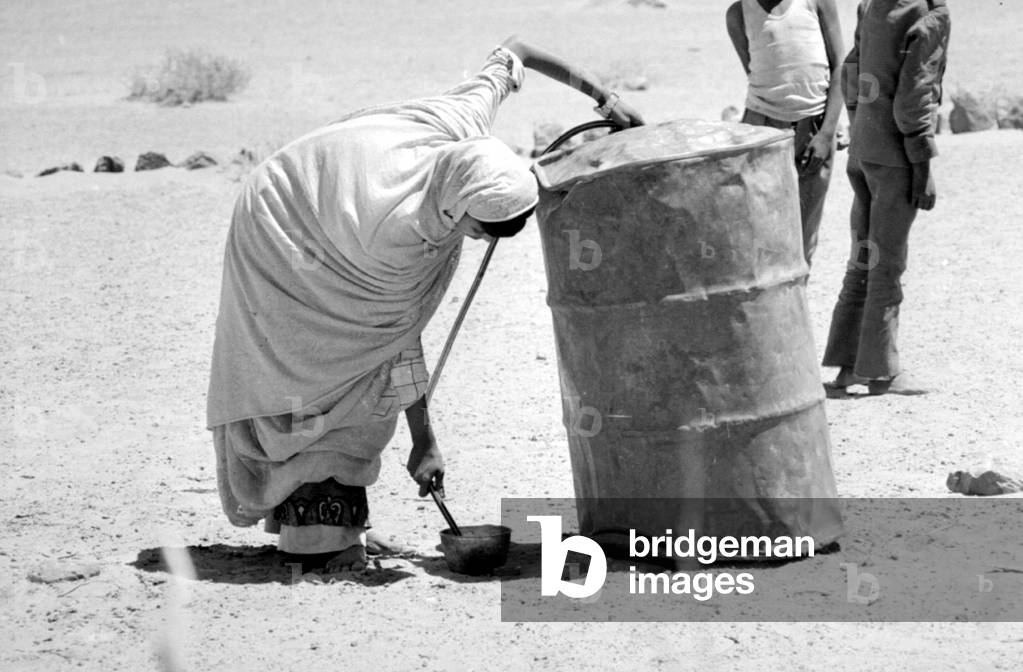 Saharan refugees, 1976