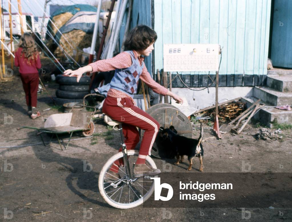 0720B- Cirque Moralles 1977 Everyone Participates? the life of the group very young Circus children train daily for upcoming shows