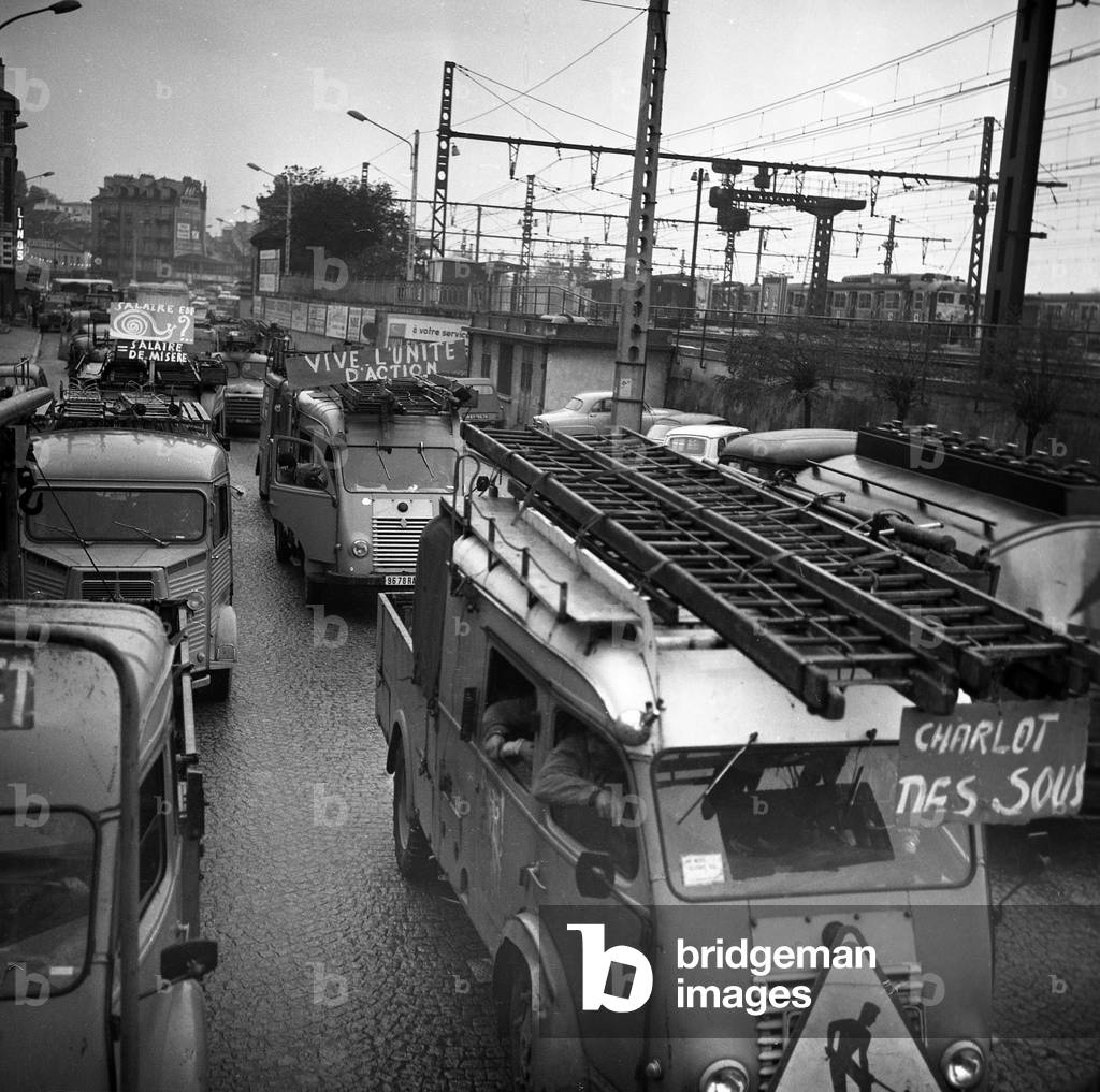 Demonstration of the employees of gasmen and electricians in Villeneuve Saint Georges, France, november 8, 1966 (b/w photo)