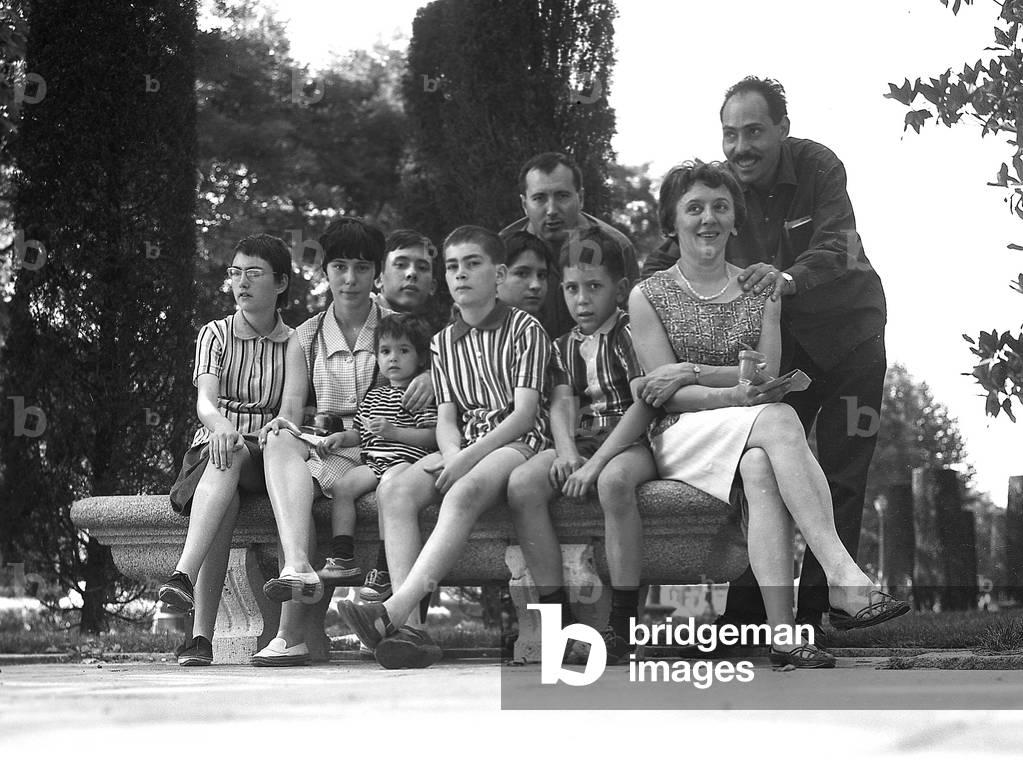 4042-5- SPAIN 1966 - MADRID-The Bloncourt and the Vasquez de Sola and their children