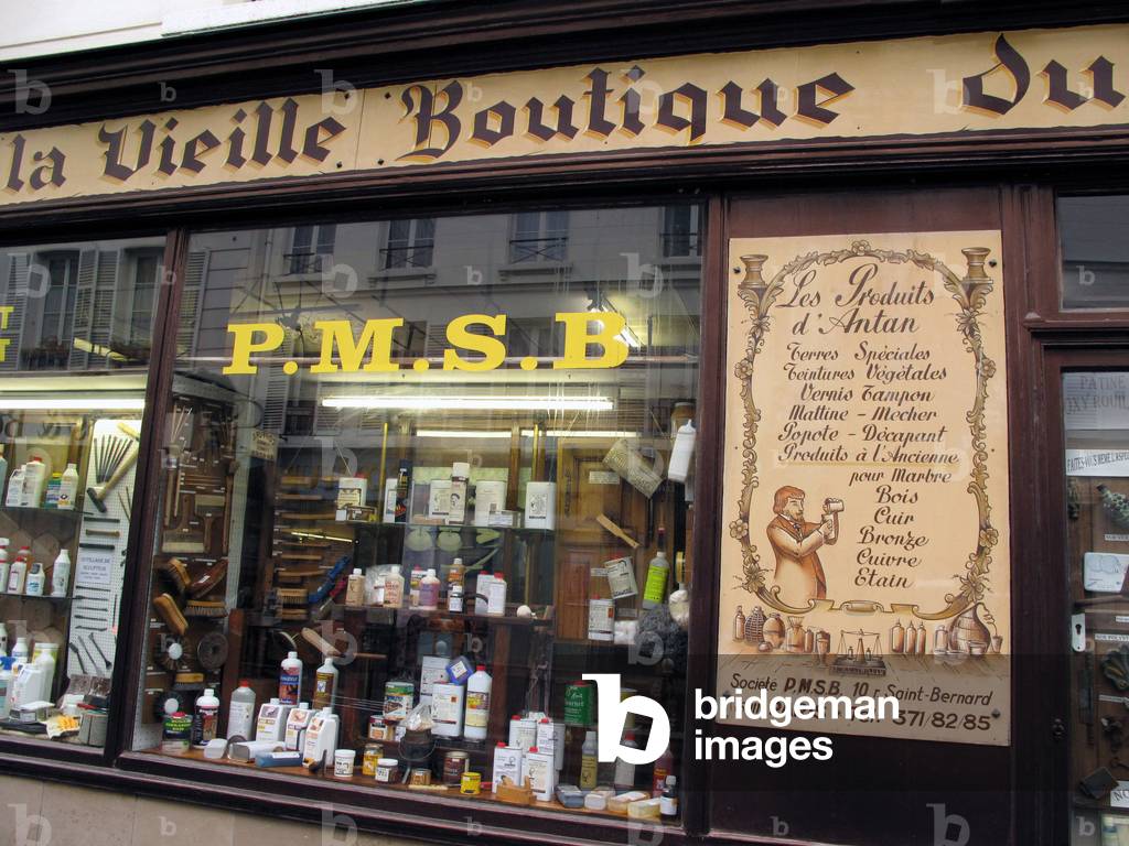 7827N L one of the only and oldest shops of products of yesteryear Rue st bernard Paris 11th