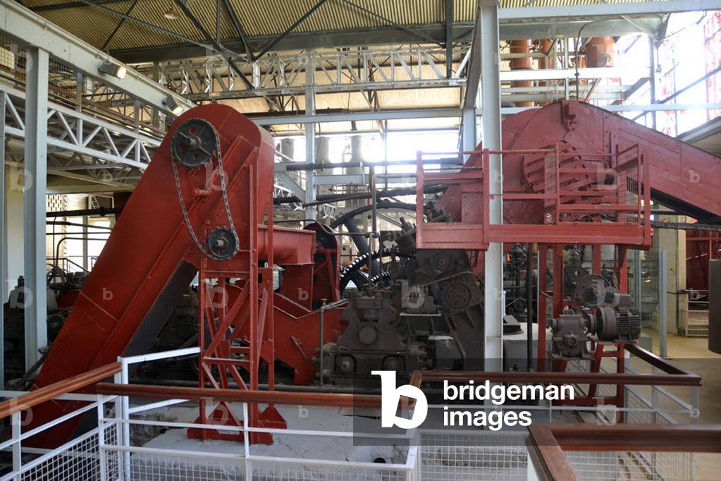 14161N- MARTINIQUE - Housing Clement - cane grinding room, fev 2013 (photo)