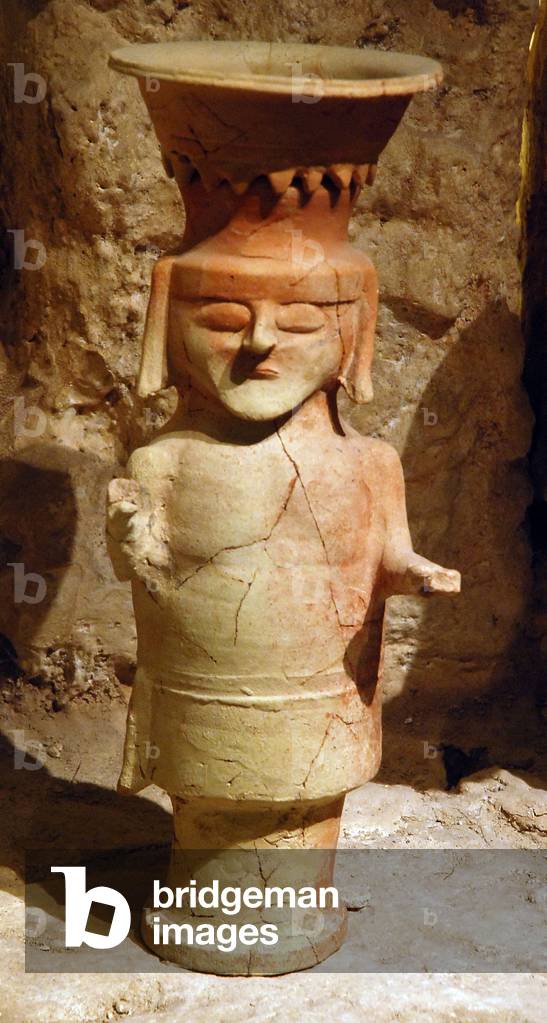 Sacrificial vessel, part of a reconstruction of an Edomite shrine with original ceramic ritual vessels, Hatzeva, Israel (photo)