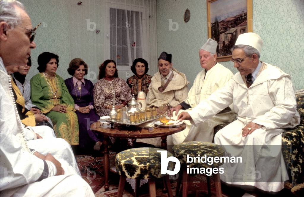 A Jewish family from Morocco, wearing traditional dress, celebrating Hanukkah (photo)