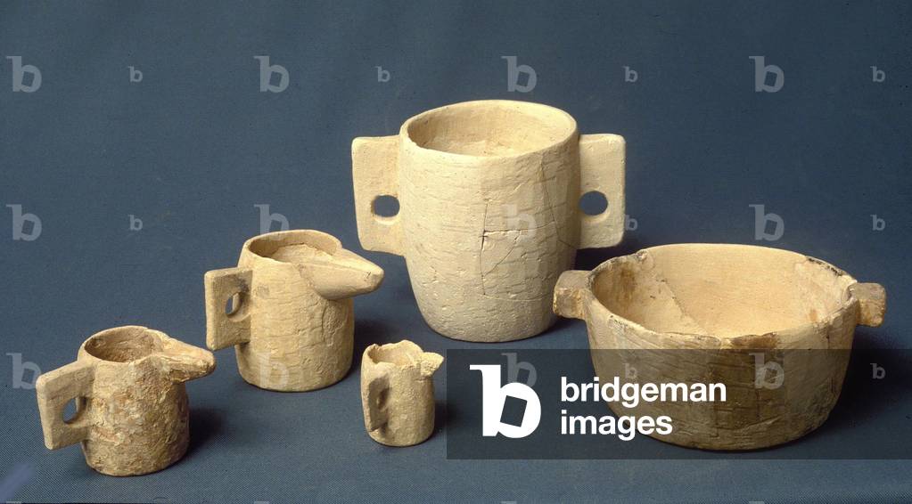 Measuring cups (sandstone)