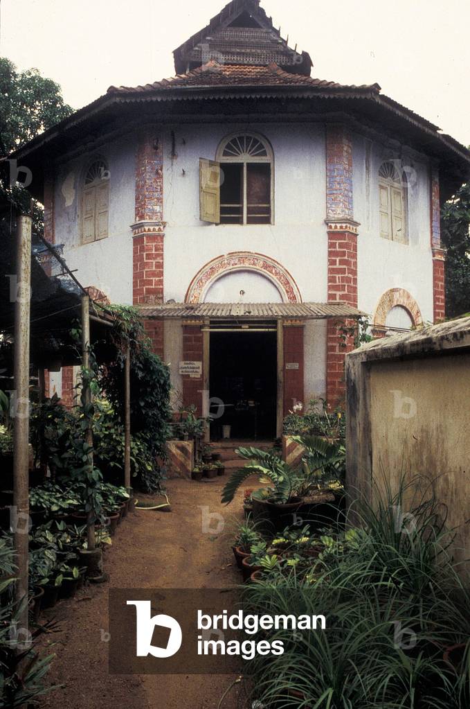 Entrance to the Paradesi Synagogue (photo)