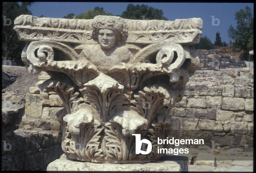 Architectural detail excavated in the Roman city (stone)