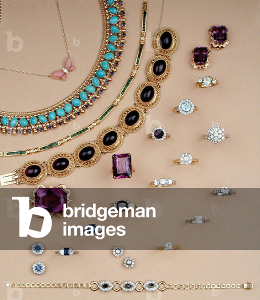 A selection of jewellery