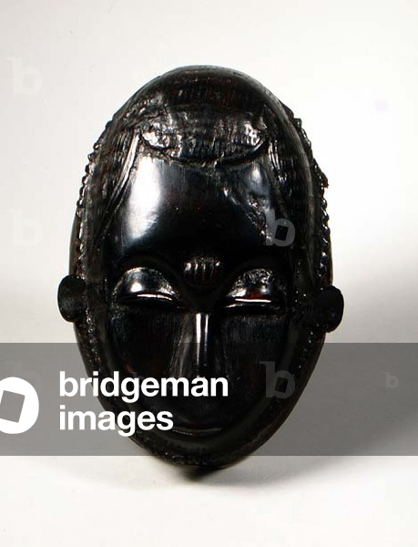 Oval mask with heart-shaped face and scarification in relief from the African Yaure tribe (wood)