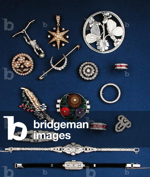 A selection of jewellery